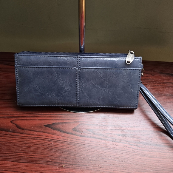 Kenneth Cole patent leather wallet - Picture 3 of 8